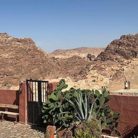 Happy Bedouin House Petra Bed & Breakfast Al Hayy Екстериор снимка