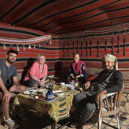 Happy Bedouin House Petra Bed & Breakfast Al Hayy Екстериор снимка