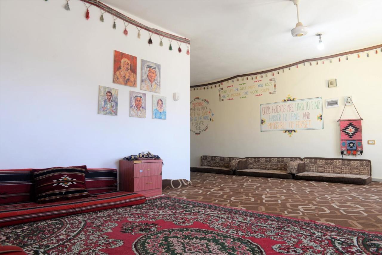 Happy Bedouin House Petra Bed & Breakfast Al Hayy Екстериор снимка