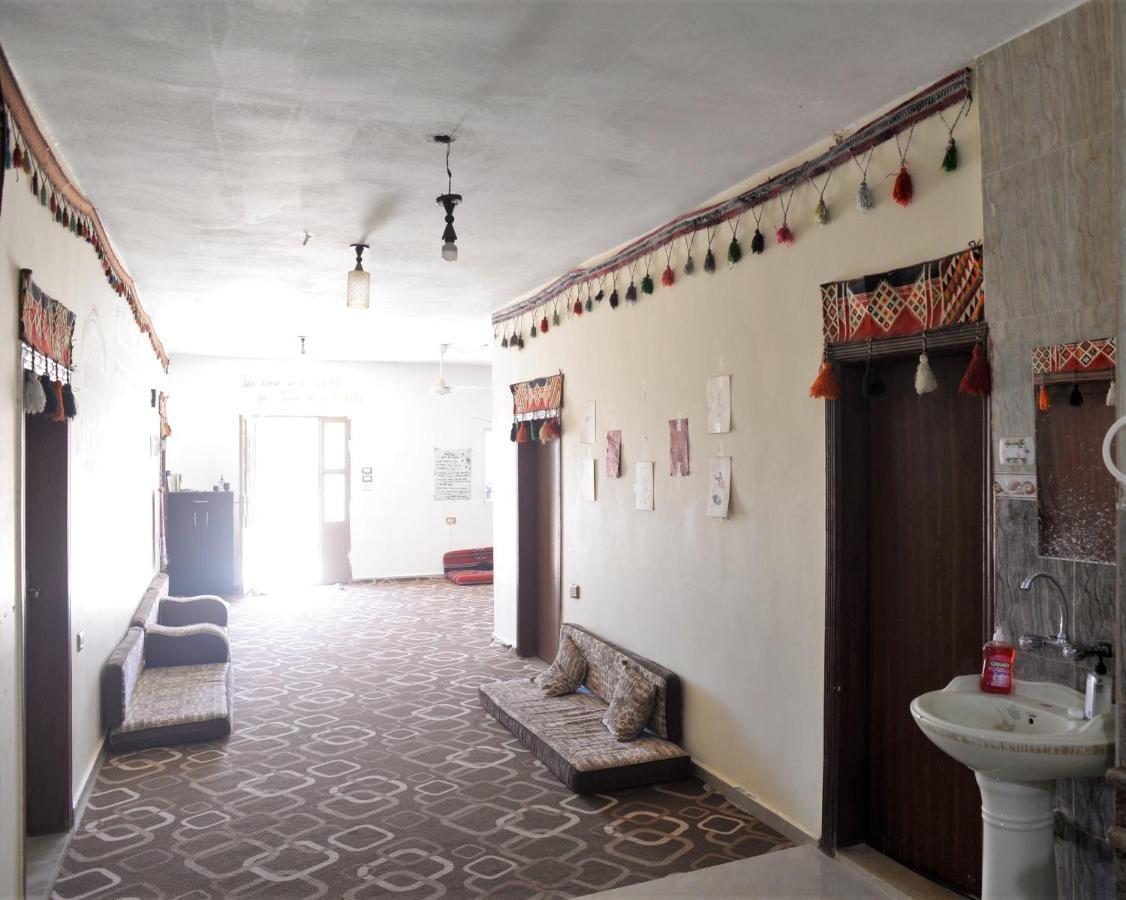 Happy Bedouin House Petra Bed & Breakfast Al Hayy Екстериор снимка