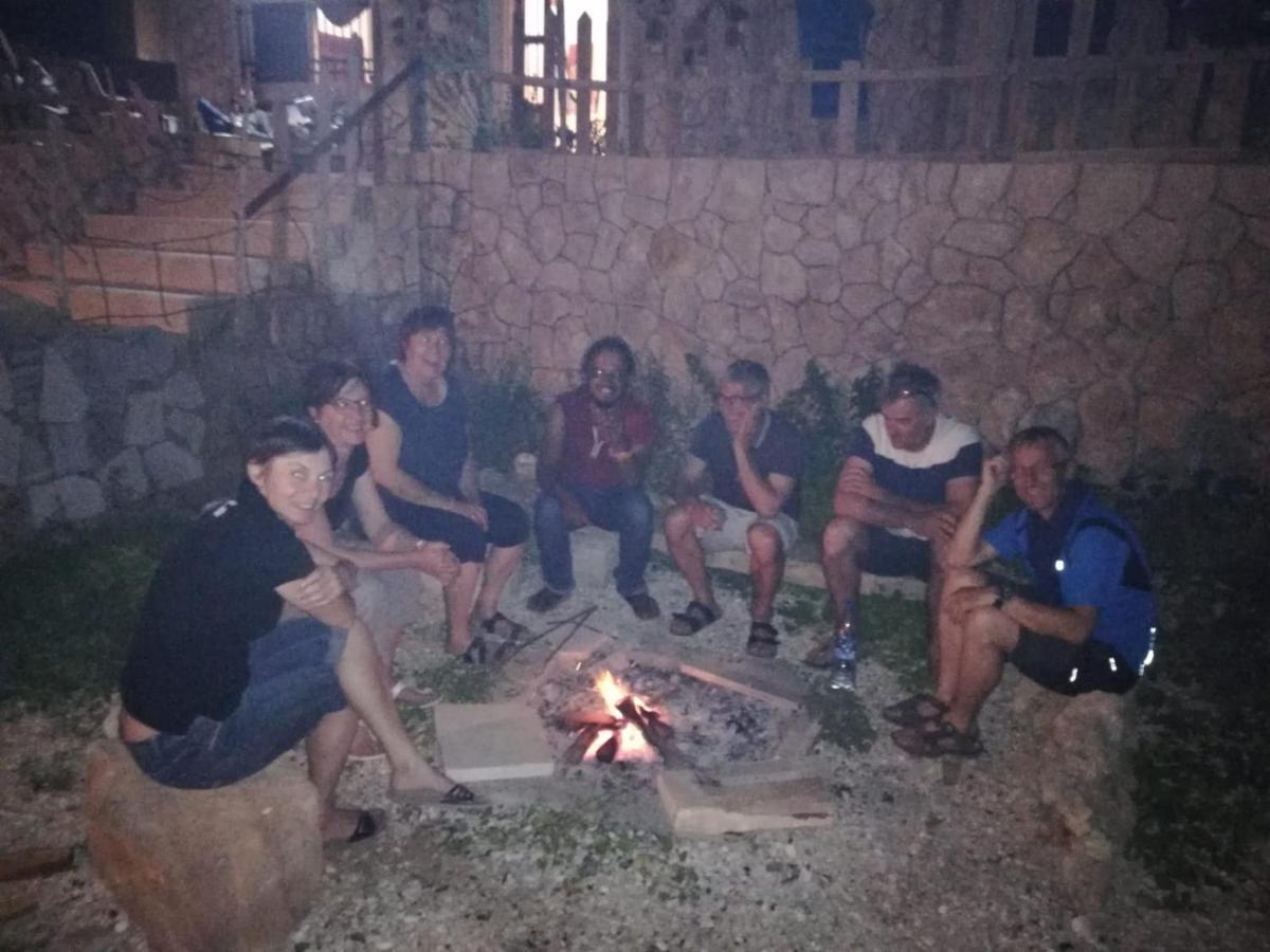 Happy Bedouin House Petra Bed & Breakfast Al Hayy Екстериор снимка