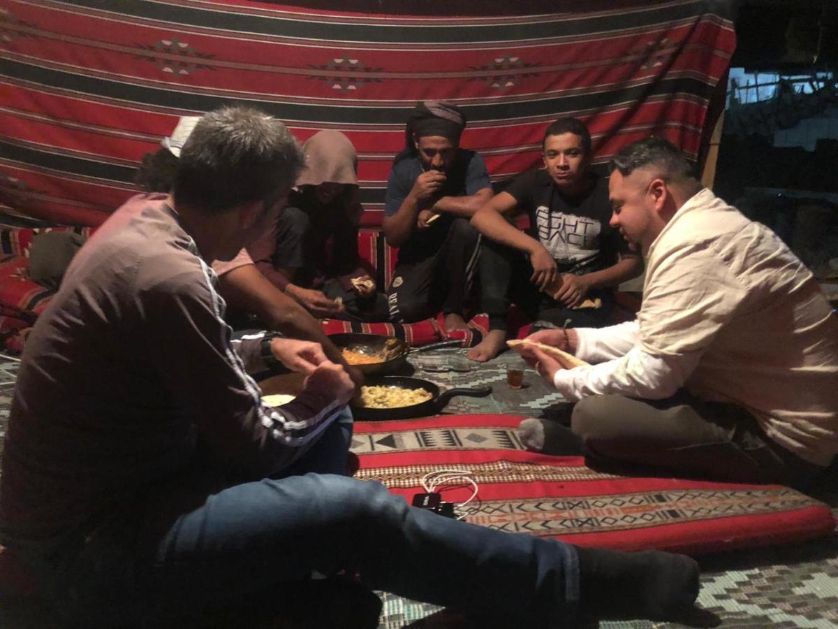 Happy Bedouin House Petra Bed & Breakfast Al Hayy Екстериор снимка