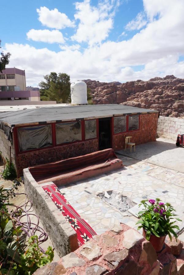 Happy Bedouin House Petra Bed & Breakfast Al Hayy Екстериор снимка