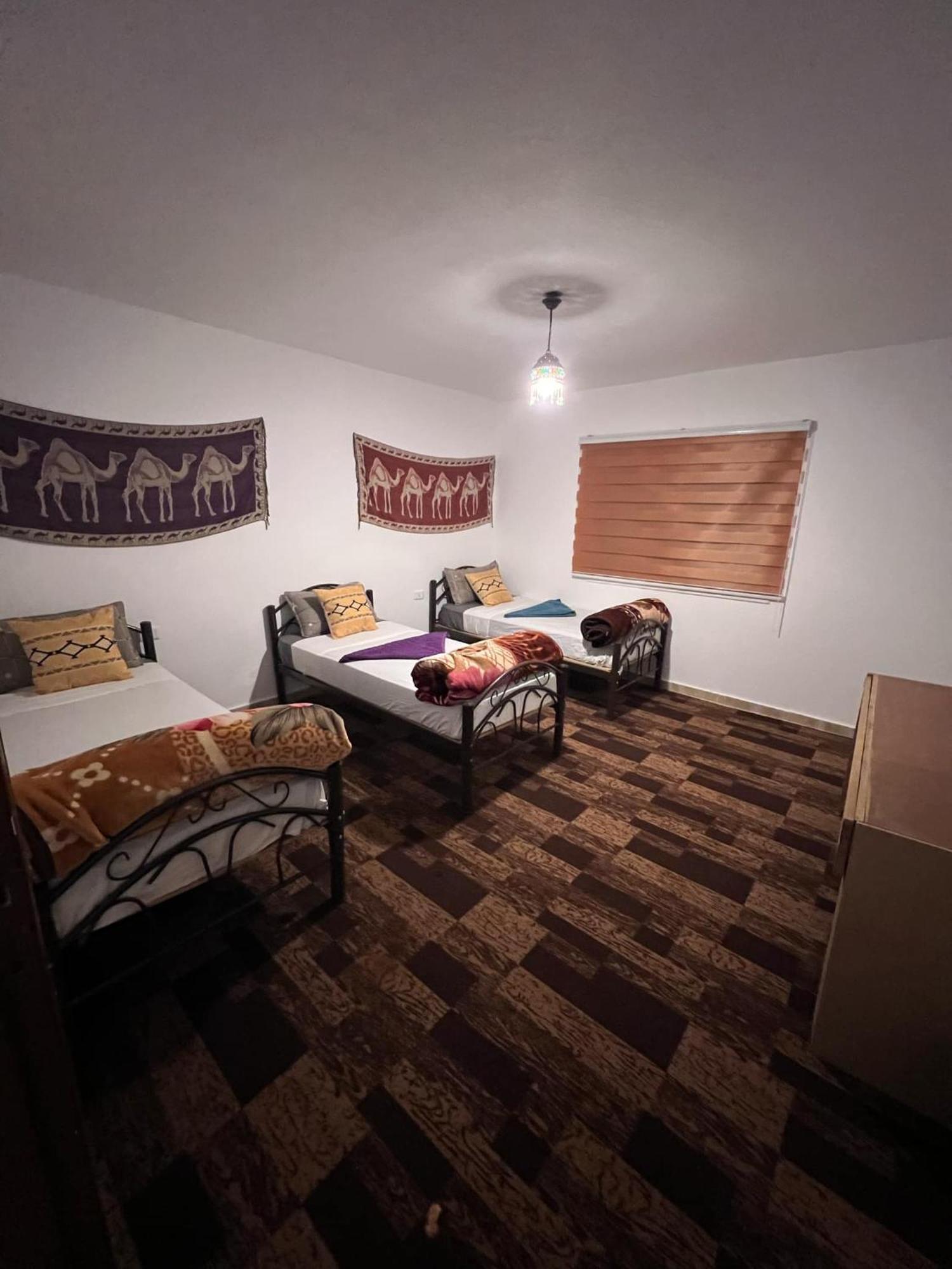 Happy Bedouin House Petra Bed & Breakfast Al Hayy Екстериор снимка