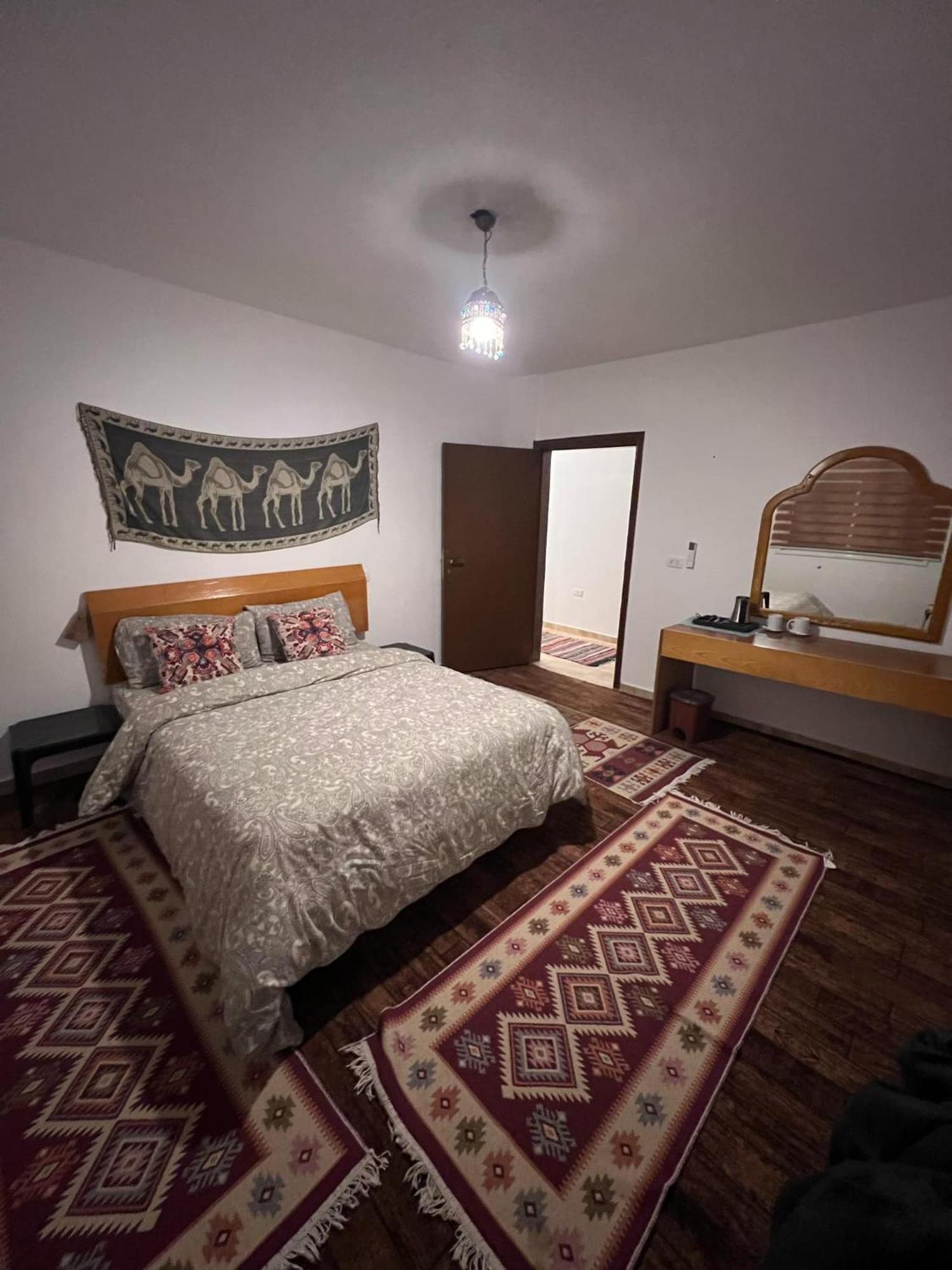 Happy Bedouin House Petra Bed & Breakfast Al Hayy Екстериор снимка