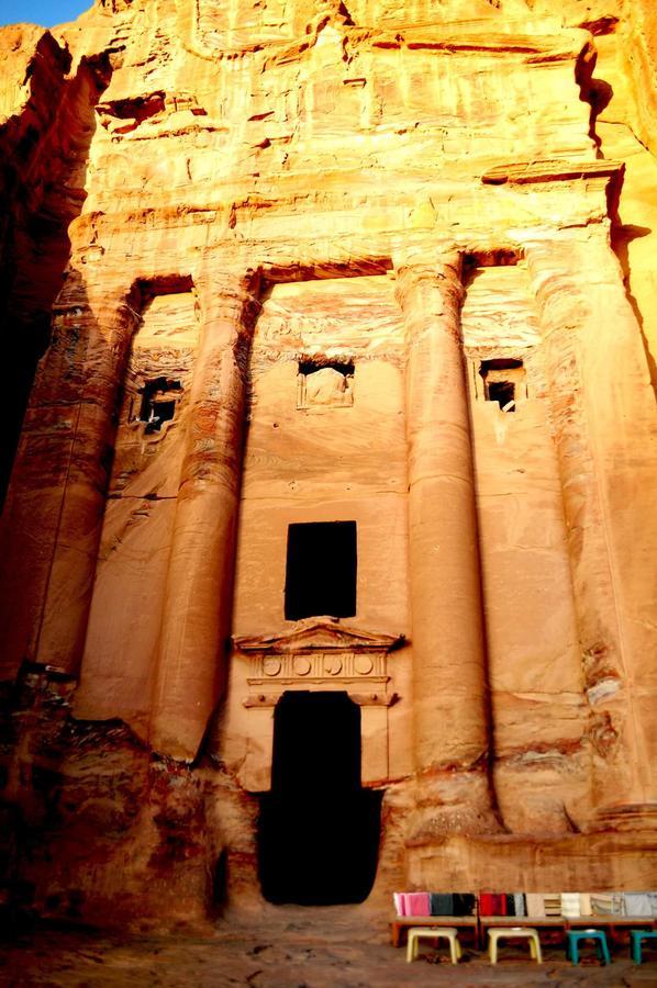 Happy Bedouin House Petra Bed & Breakfast Al Hayy Екстериор снимка