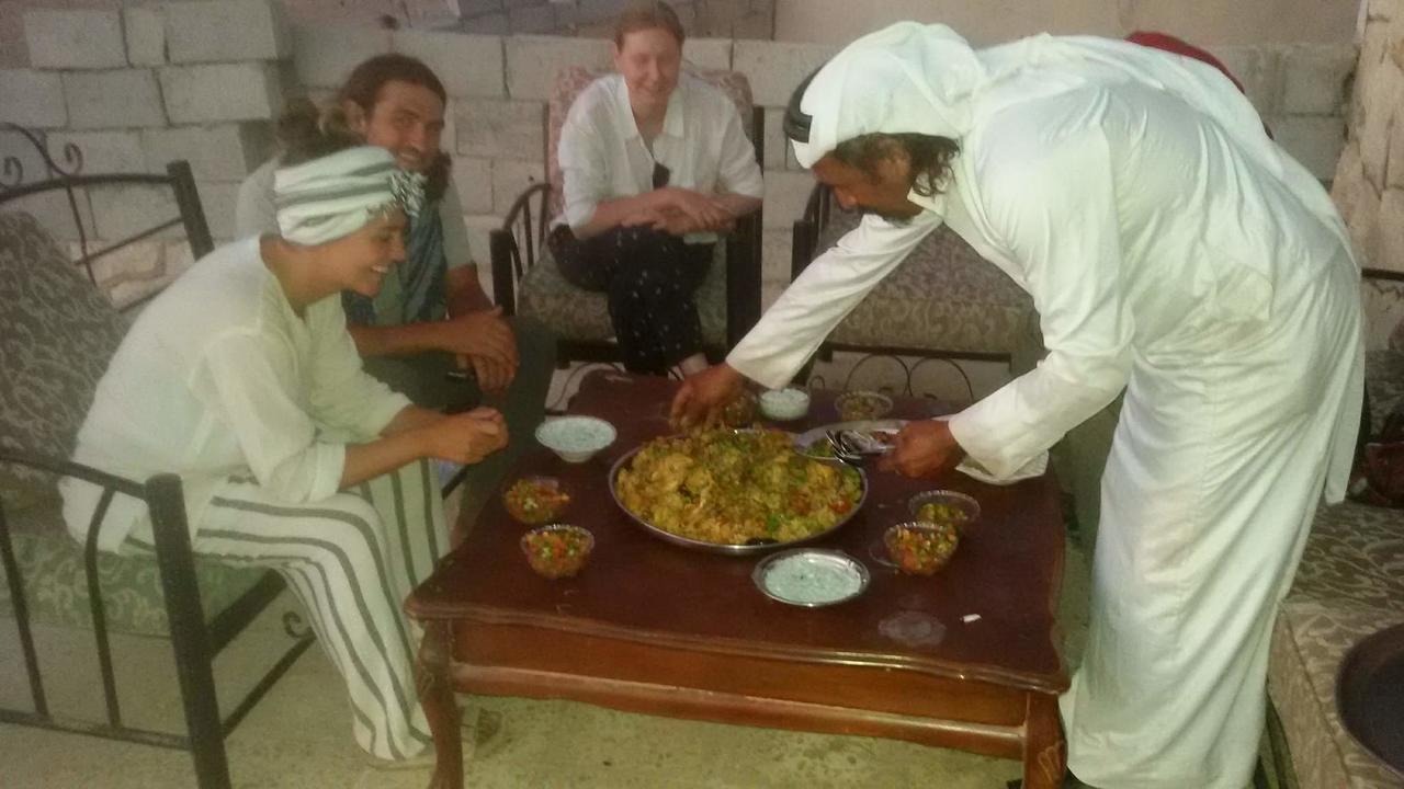 Happy Bedouin House Petra Bed & Breakfast Al Hayy Екстериор снимка